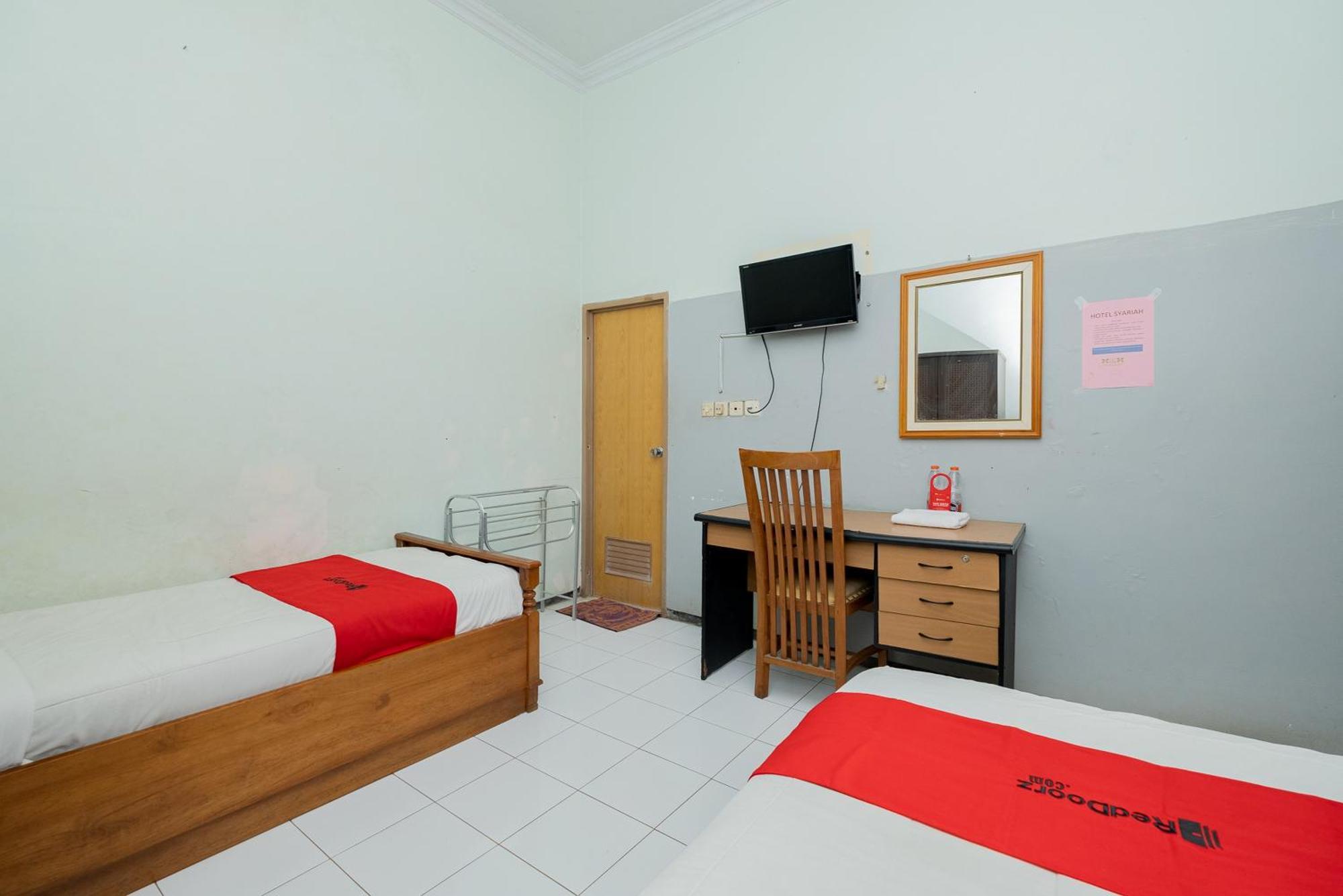 Reddoorz Syariah At Jalan Sunan Giri Tuban Hotel Tuban  Exterior foto