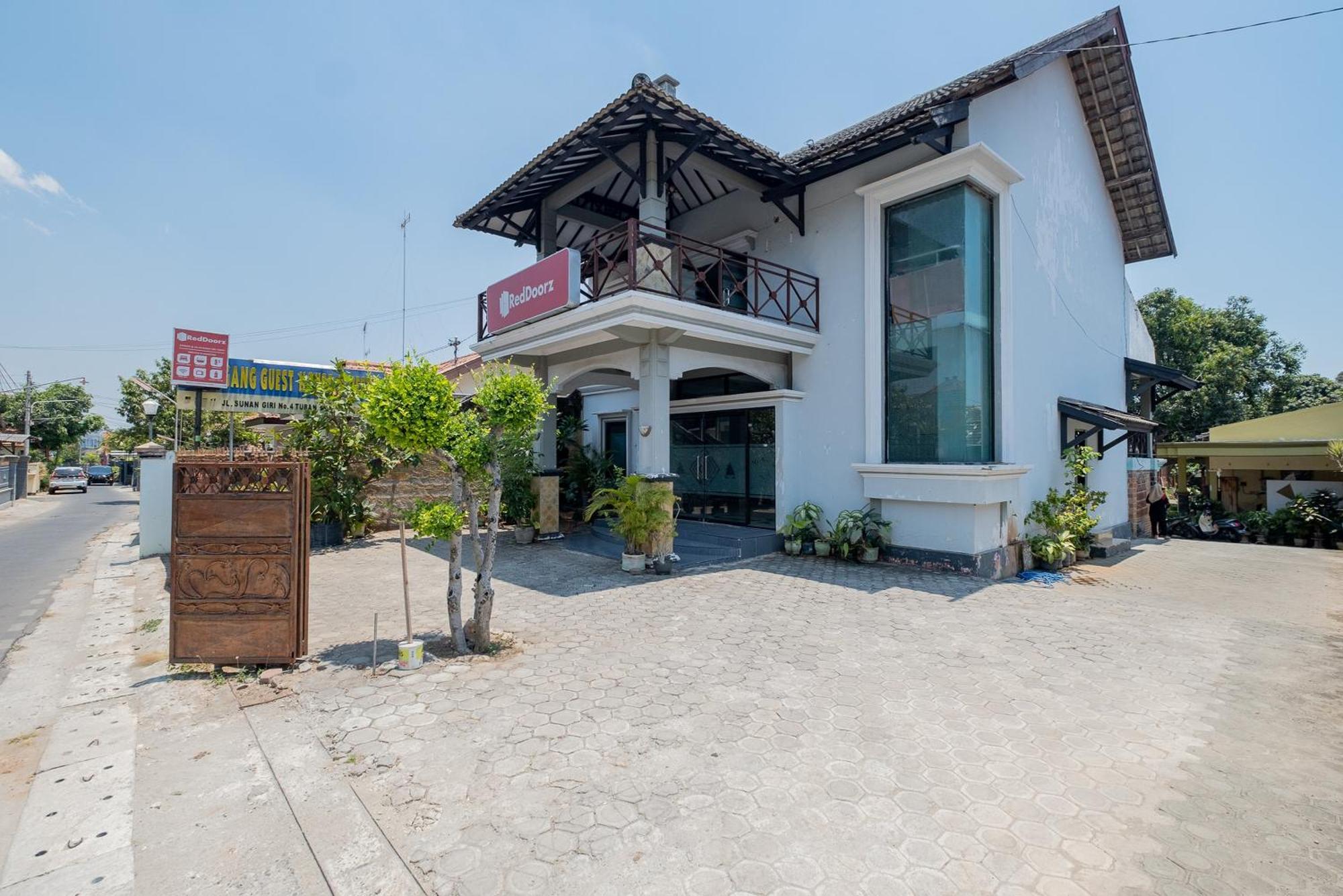 Reddoorz Syariah At Jalan Sunan Giri Tuban Hotel Tuban  Exterior foto