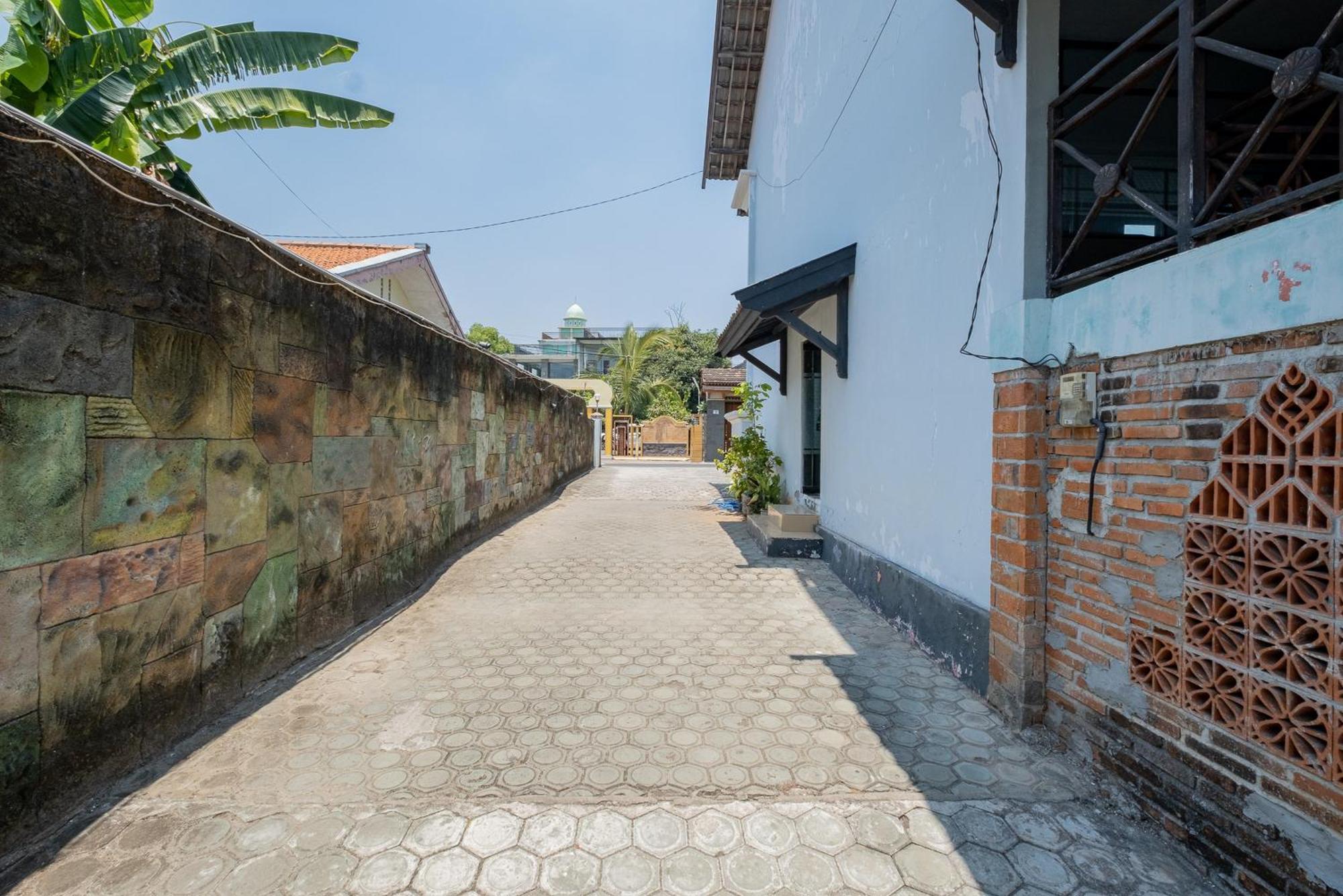 Reddoorz Syariah At Jalan Sunan Giri Tuban Hotel Tuban  Exterior foto