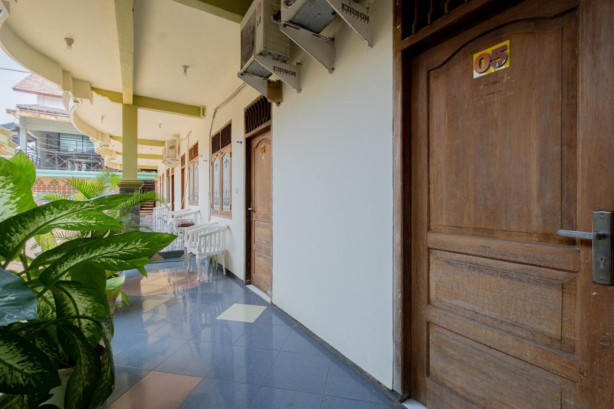 Reddoorz Syariah At Jalan Sunan Giri Tuban Hotel Tuban  Exterior foto