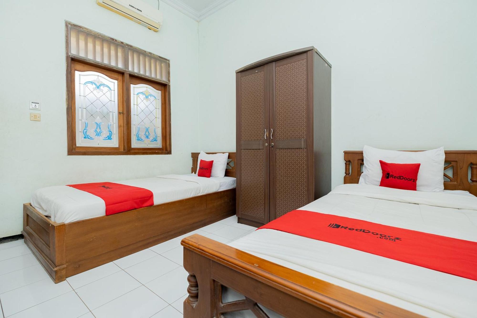 Reddoorz Syariah At Jalan Sunan Giri Tuban Hotel Tuban  Exterior foto