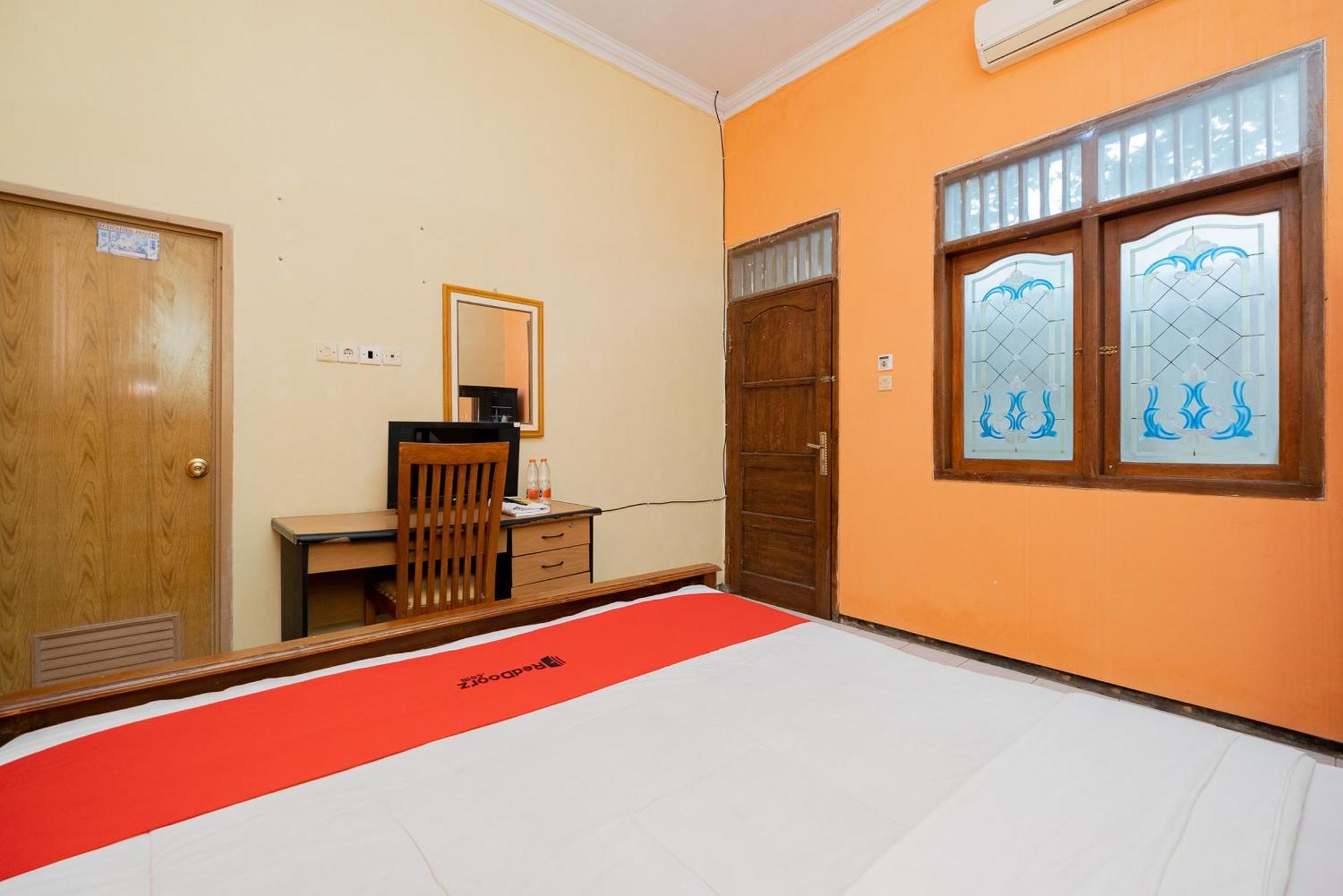 Reddoorz Syariah At Jalan Sunan Giri Tuban Hotel Tuban  Exterior foto